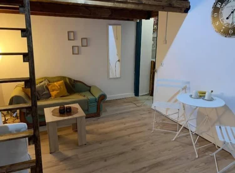 Mascot Bar Street Apartments Rhodes City Εξωτερικό φωτογραφία